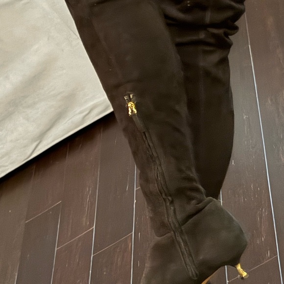 Valentino Garavani Black Over-the-Knee Suede Boots, size 39. - Picture 10 of 15